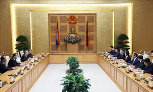 Thủ tướng Chính phủ Phạm Minh Chính gặp Chủ tịch Thượng viện Campuchia Hun Sen nhân dịp sang viếng Tổng Bí thư Nguyễn Phú Trọng