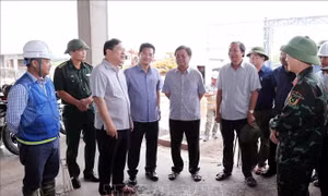 Bộ trưởng Lê Minh Hoan kiểm tra việc ứng phó bão số 3 tại Nam Định