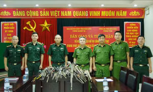 Bàn giao, tiếp nhận 39 khẩu súng các loại từ công tác vận động nhân dân giao nộp