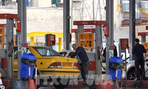 Iran tăng giá xăng khi Mỹ gia tăng áp lực kinh tế