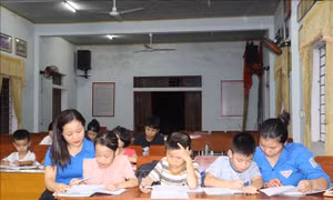 Lớp học hè 0 đồng của những cô giáo áo xanh tình nguyện