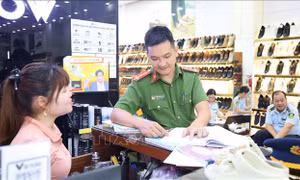 Thanh Hóa: Tạm giữ toàn bộ lô hàng giả thương hiệu nổi tiếng