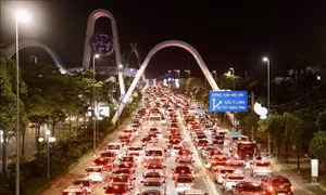 Vành đai, cửa ngõ Hà Nội vẫn ùn tắc trong đêm trước kỳ nghỉ lễ