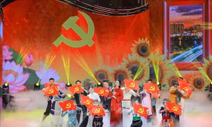 Chương trình nghệ thuật ‘Đường lên phía trước’ mừng ngày thành lập Đảng