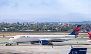 Delta Air Lines nỗ lực khôi phục uy tín sau chuỗi thời gian hủy chuyến bay liên tục
