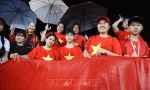 ASEAN Cup 2026: Mưa lớn không ngăn được tinh thần cổ vũ của CĐV Việt Nam