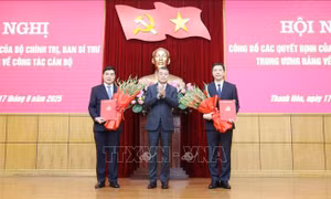 Công bố quyết định của Bộ Chính trị điều động, chỉ định 2 Phó Bí thư Tỉnh ủy Thanh Hóa