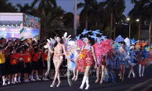 Carnival 'Sắc màu biển đảo' thu hút đông đảo người dân và du khách