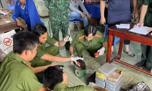 Người dân Bến Tre phát hiện 23 gói nilon chứa cocain