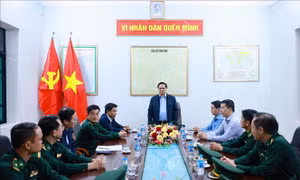 Thủ tướng thăm Đồn Biên phòng Yên Khương