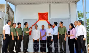 Hỗ trợ nhà ở cho đồng bào nghèo, đưa vùng dân tộc phát triển