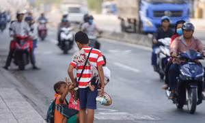 Quyết liệt xử lý nạn chăn dắt trẻ em xin ăn, chèo kéo khách du lịch