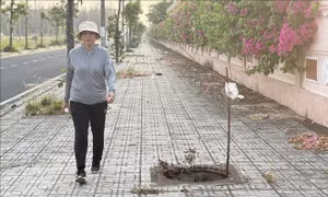 Đắk Lắk: Hàng loạt hố ga mất nắp, vỉa hè thành 'bẫy' người đi đường