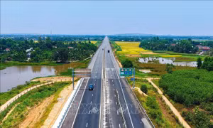 Cảnh báo nguy cơ nổ lốp xe trên cao tốc do nắng nóng
