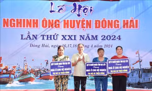 Sôi nổi lễ hội Nghinh Ông Đông Hải
