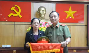 Lễ tiếp nhận hiện vật liệt sỹ hy sinh trong vụ khủng bố ở Đắk Lắk