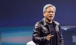 Chiếc áo khoác da biểu tượng của CEO Nvidia được đấu giá gần 1 triệu USD