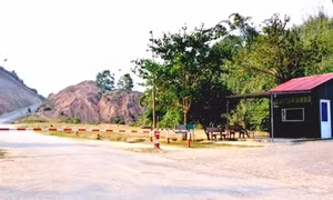 Cho phép thông thương qua hai cửa khẩu phụ với Lào