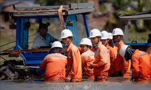 Nhà mạng nỗ lực khôi phục hạ tầng viễn thông, đảm bảo liên lạc tại vùng lũ