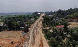 Tăng tốc hoàn thành đường nối với cao tốc Nội Bài - Lào Cai trước 30/6