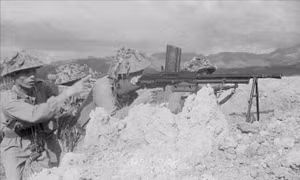 Ngày 20/4/1954 quân ta đánh bại nhiều đợt phản kích, chuẩn bị trận địa đánh chiếm sân bay Mường Thanh và đồi A1