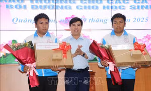 Khen thưởng anh em song sinh giành Huy chương Vàng Olympic Toán quốc tế năm 2025