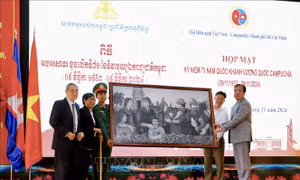 Họp mặt nhân kỷ niệm lần thứ 71 Quốc khánh Vương quốc Campuchia