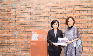 Khu di tích Tai Kwun (Hong Kong, Trung Quốc) nhận sách mới về Bác Hồ
