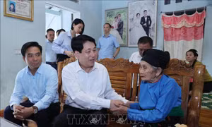 Chủ tịch nước Lương Cường thăm gia đình chính sách huyện Thường Xuân (Thanh Hóa)