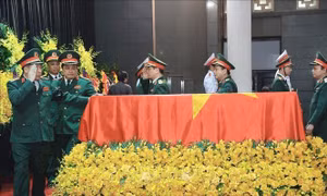Đoàn Học viện Quốc phòng viếng Tổng Bí thư Nguyễn Phú Trọng