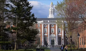 Tổng thống D.Trump yêu cầu Đại học Harvard bồi thường 1 tỷ USD