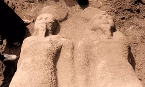 Ai Cập phát hiện tượng khổng lồ khắc họa vua Ramses II