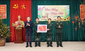 Giám đốc Học viện Chính trị Quốc gia Hồ Chí Minh thăm, tặng quà Tết tại Lai Châu