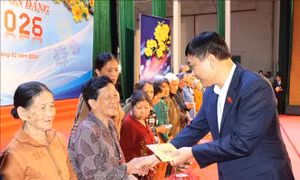 Phó Chủ tịch Quốc hội Vũ Hồng Thanh dự 'Tết sum vầy' tại Quảng Ngãi