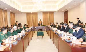 Tổng Bí thư Lào đánh giá cao sự hy sinh to lớn của cựu quân tình nguyện và chuyên gia quân sự Việt Nam
