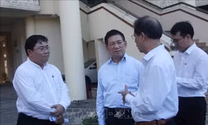 Phó Thủ tướng Hồ Đức Phớc thị sát các dự án đang bị vướng mắc tại Nha Trang