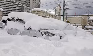 Trên 100 du khách mắc kẹt tại khu nghỉ dưỡng Fukushima do tuyết lở
