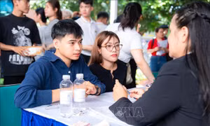 Gỡ nút thắt cho thị trường lao động trong bối cảnh mới - Bài 1: Doanh nghiệp ‘đỏ mắt’ tìm... công nhân