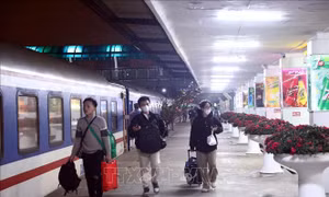 Bổ sung thêm nhiều vé tàu phục vụ hành khách về quê đón Tết