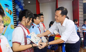 TP Hồ Chí Minh: Trao hơn 2.800 suất học bổng CEP năm học 2024 - 2025
