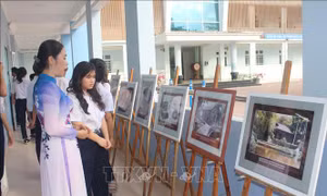 Thưởng lãm ảnh, tư liệu quý về cuộc đời và sự nghiệp của Chủ tịch Hồ Chí Minh