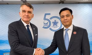 Thứ trưởng Ngoại giao Đặng Hoàng Giang gặp Quyền Giám đốc UNRWA