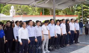 Đảng ủy Mặt trận Tổ quốc, các đoàn thể Trung ương dâng hương tại Ngã ba Đồng Lộc