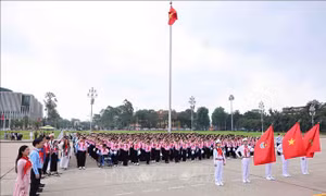 Đại biểu Đại hội Cháu ngoan Bác Hồ báo công và vào Lăng viếng Chủ tịch Hồ Chí Minh