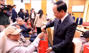 Trưởng Ban Tuyên giáo và Dân vận Trung ương chúc Tết tại Tuyên Quang
