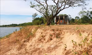 Nỗi lo sạt lở bên dòng Thạch Hãn