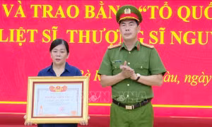 Trao bằng Tổ quốc ghi công cho thân nhân Liệt sĩ, Thượng sĩ Nguyễn Ngọc Minh Nhật