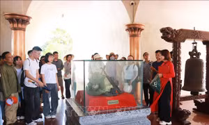 Những người lặng thầm giữ lửa tri ân