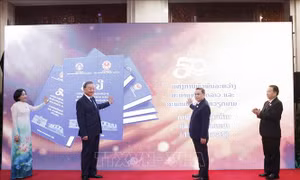 Tổng Bí thư dự lễ khai trương sách điện tử '50 năm quan hệ hợp tác toàn diện giữa Quốc hội Lào và Quốc hội Việt Nam'