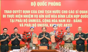 Trao Quyết định cho 2 sĩ quan thực hiện nhiệm vụ gìn giữ hòa bình Liên hợp quốc